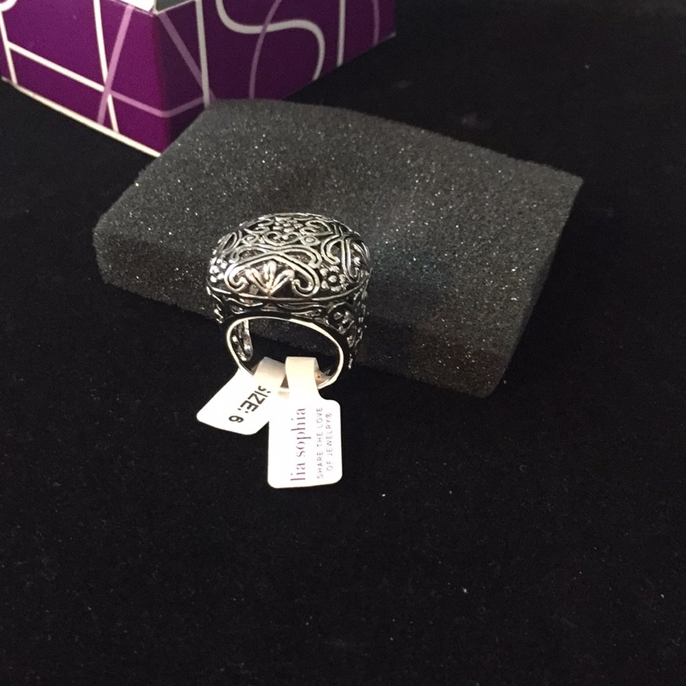 Size 6 - silver ring - Picture 4 of 4